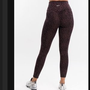 Echt Essentia Scrunch Leggings - Berry Dot